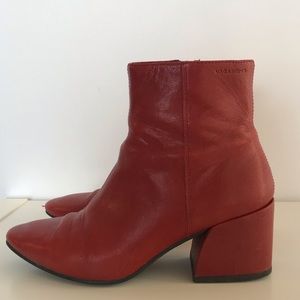 VAGABOND | OLIVIA RED ANKLE BOOTS